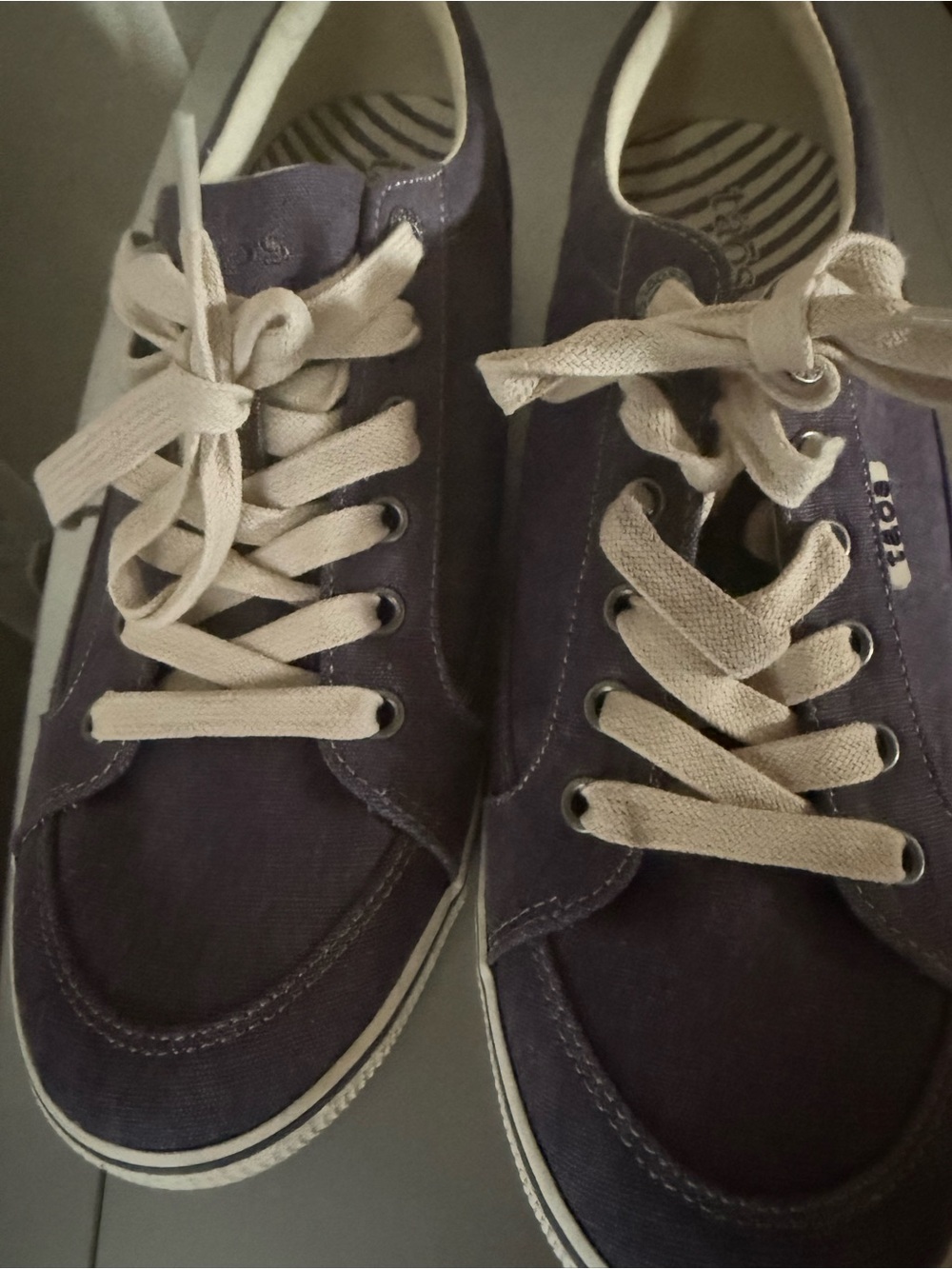 Taos Moc Star Canvas Sneakers size 10
